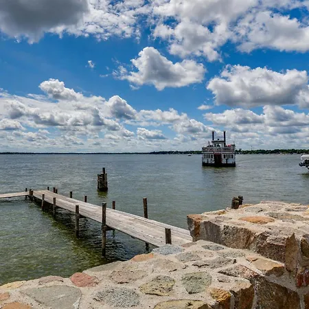 Cozy Clear Lake Home - Walk To Town And Boat Dock!